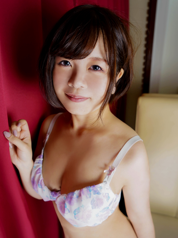 激安ヌキ道楽・新大阪店 えりか 25歳 T：152cm　B：86(G)　W：56　H：84